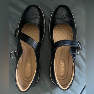 Women’s Mary Jane Shoes Size 9